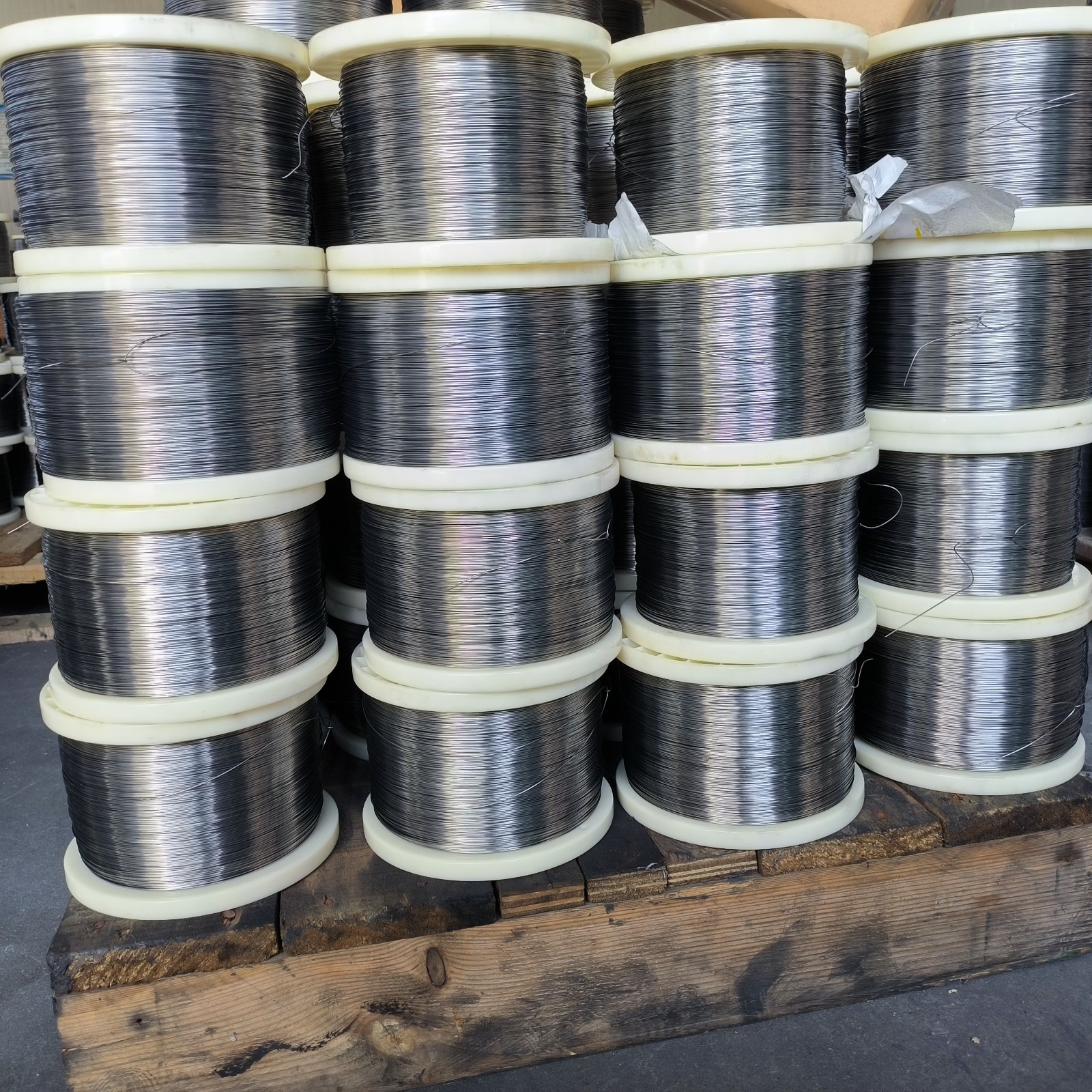 Monel Wire for Electrical (27% IACS) and Thermal (21 W/m·K) Conductivity
